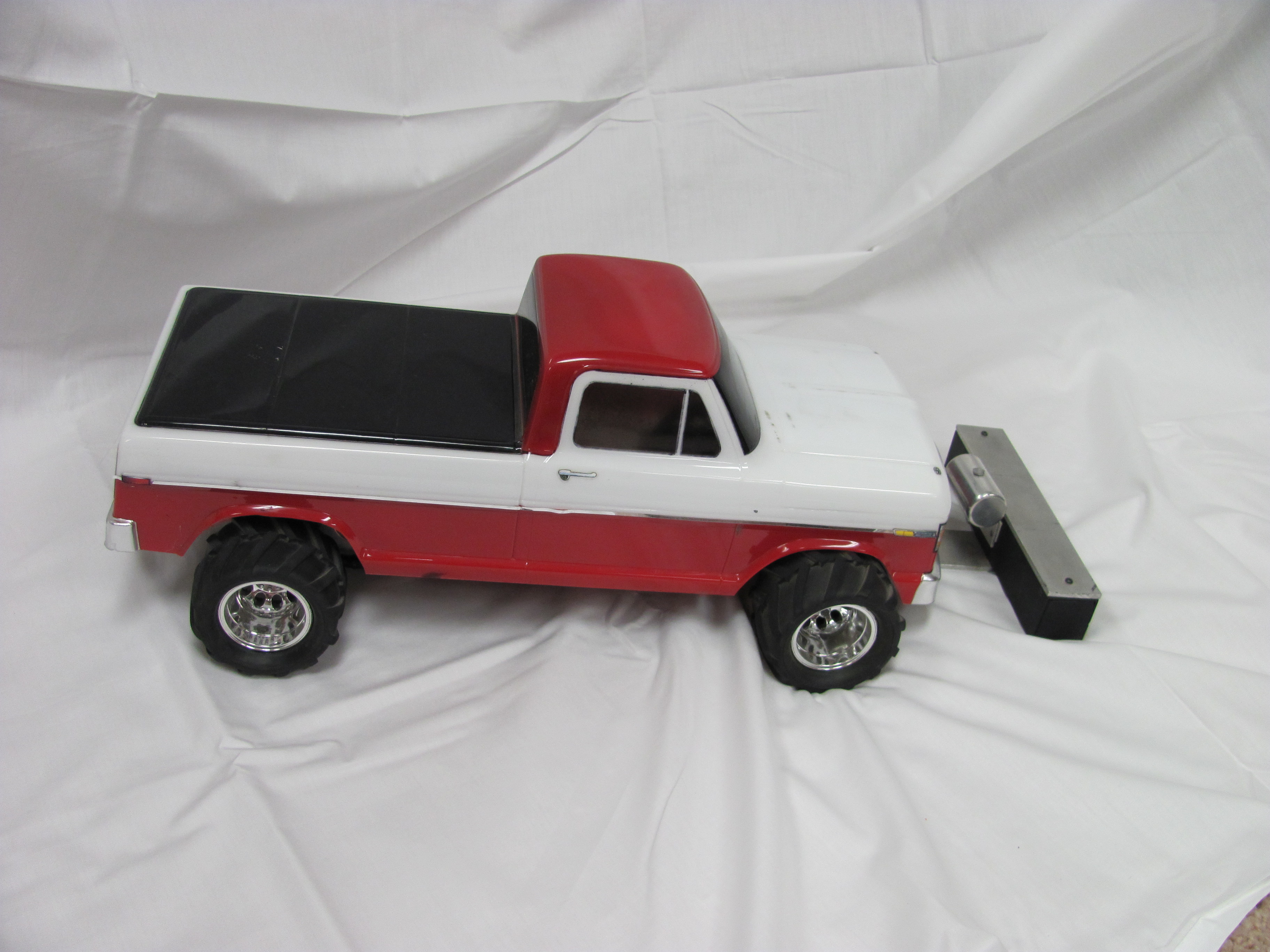 4X4 Dirt and Carpet Pulling Truck Chassis